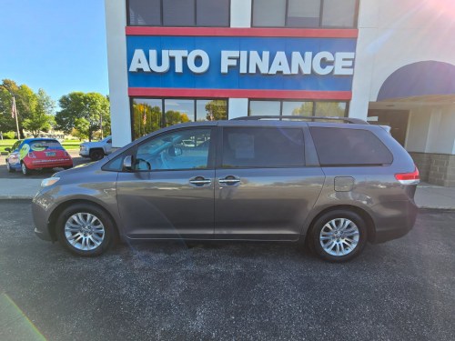 2013 Toyota Sienna XLE FWD 8-Passenger V6